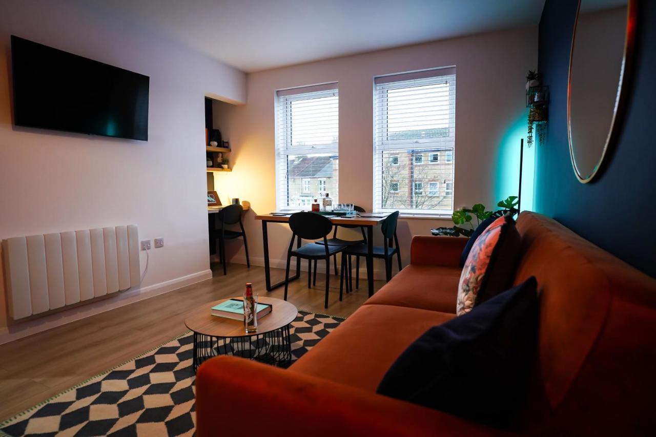 Neon Road At Park House Peterborough City Centre Apartment Luaran gambar
