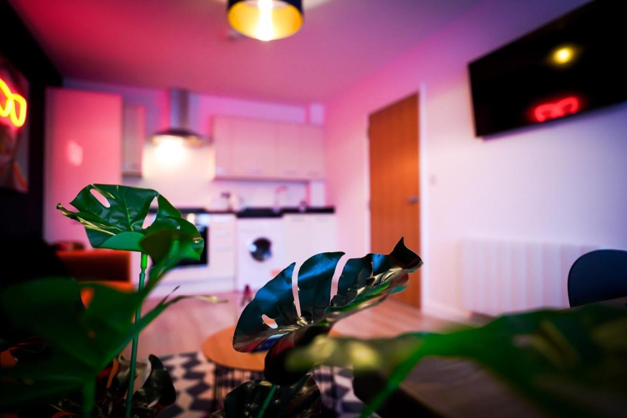 Neon Road At Park House Peterborough City Centre Apartment Luaran gambar