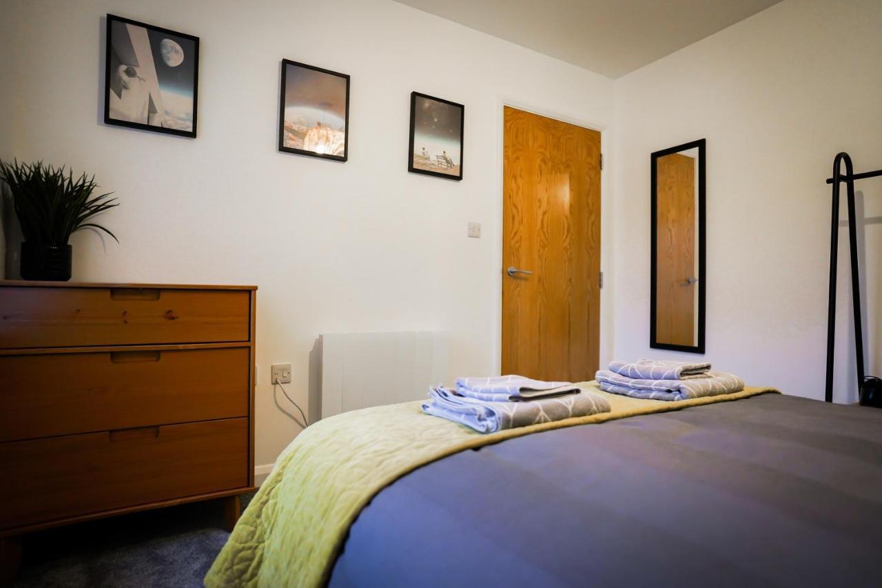 Neon Road At Park House Peterborough City Centre Apartment Luaran gambar