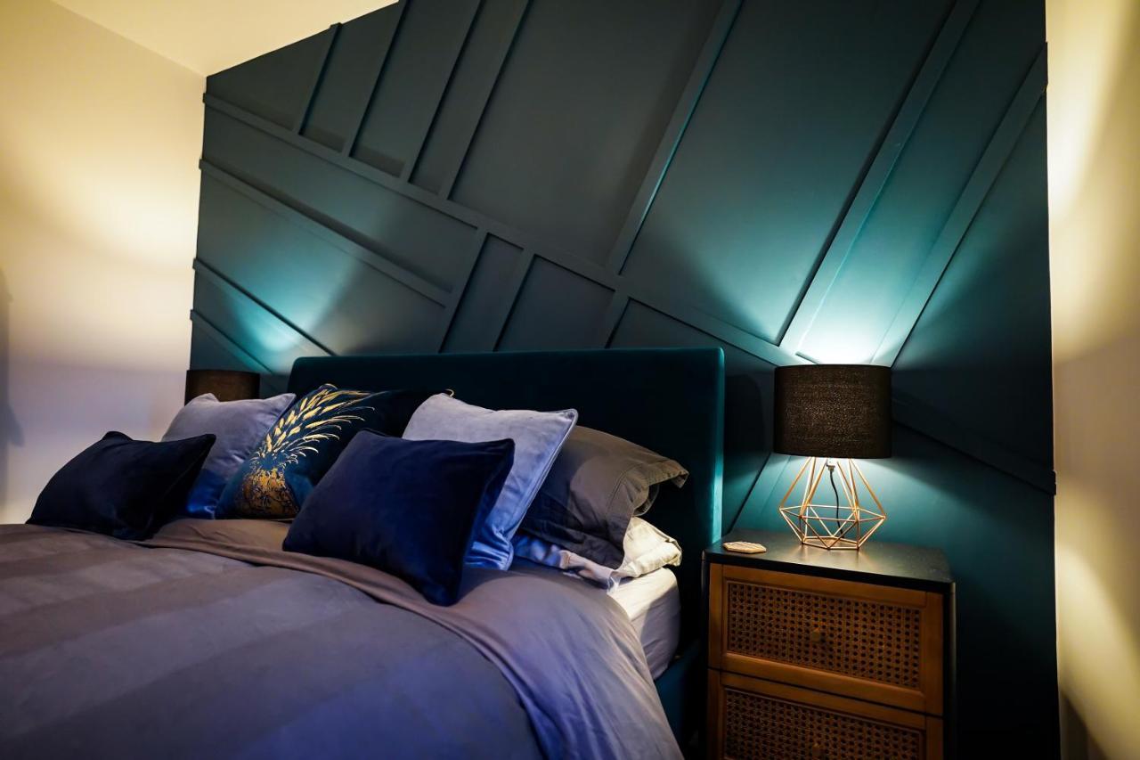 Neon Road At Park House Peterborough City Centre Apartment Luaran gambar