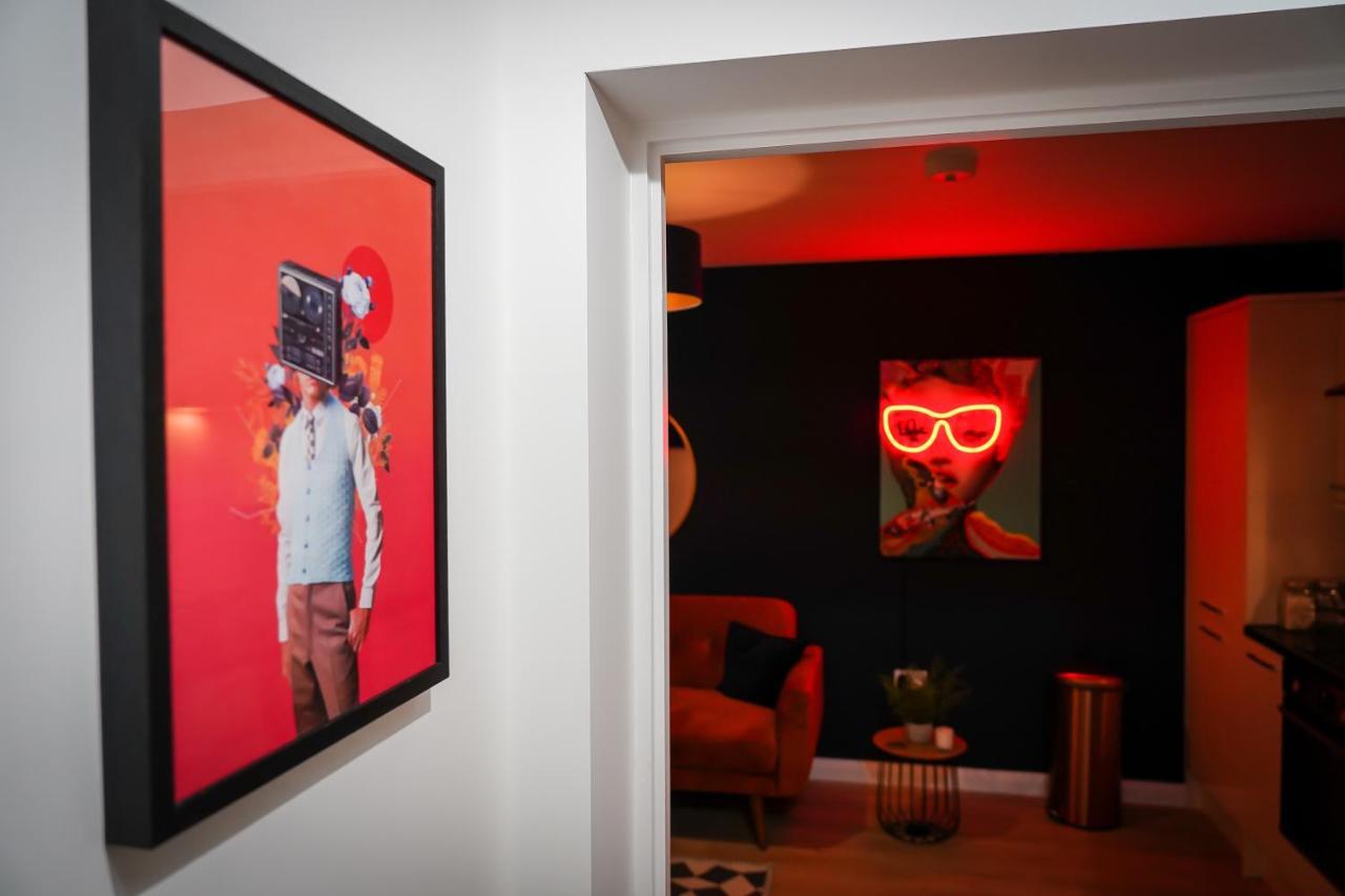 Neon Road At Park House Peterborough City Centre Apartment Luaran gambar
