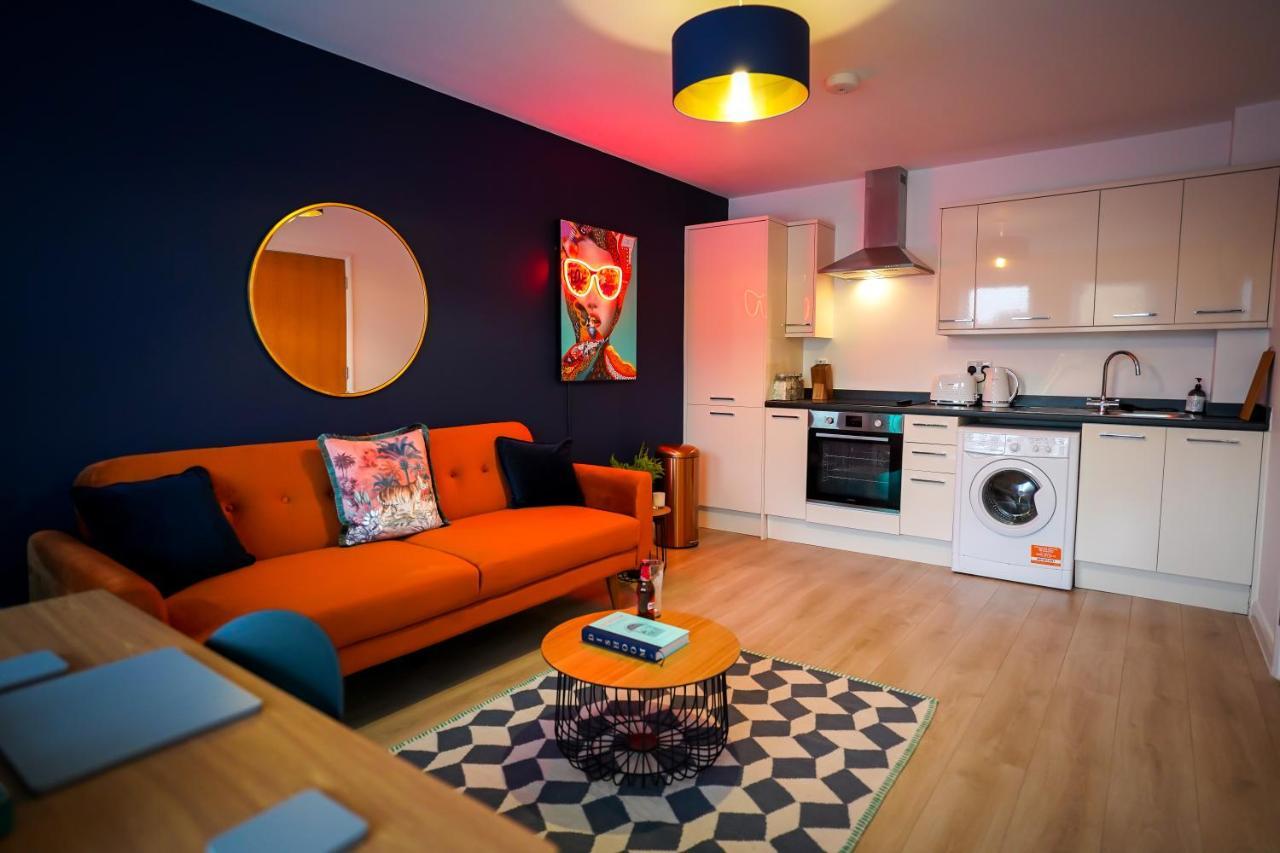 Neon Road At Park House Peterborough City Centre Apartment Luaran gambar