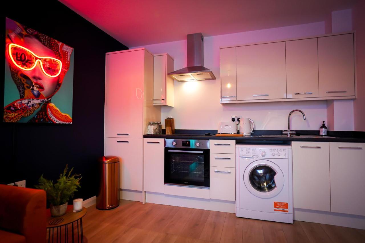 Neon Road At Park House Peterborough City Centre Apartment Luaran gambar