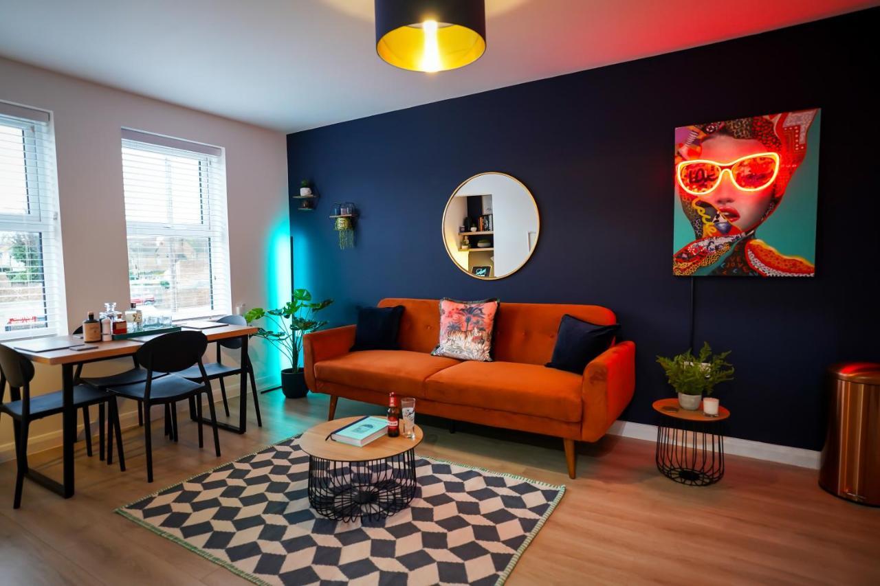 Neon Road At Park House Peterborough City Centre Apartment Luaran gambar