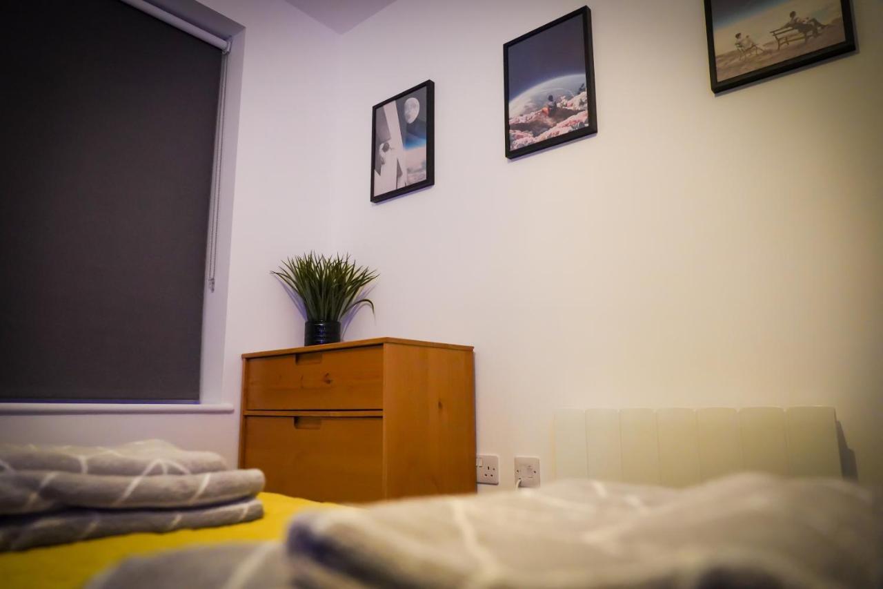 Neon Road At Park House Peterborough City Centre Apartment Luaran gambar