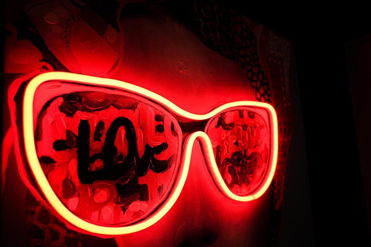Neon Road At Park House Peterborough City Centre Apartment Luaran gambar