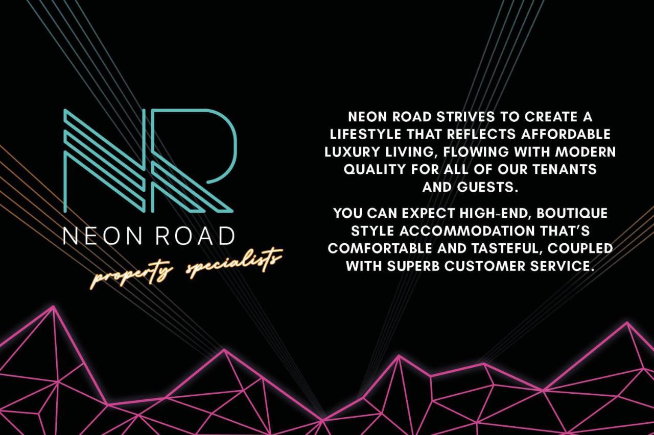 Neon Road At Park House Peterborough City Centre Apartment Luaran gambar